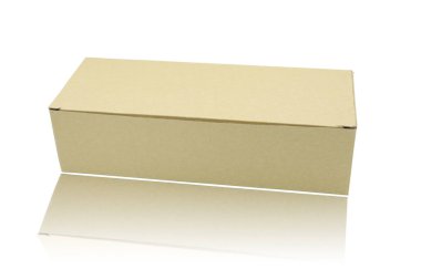 Beyaz arka plan üzerinde izole karton kağıt kutusu. Bu kırpma yolu vardı.