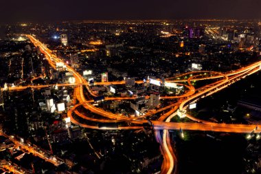 Ana yol Otoban, Bangkok Tayland ile gece Bangkok şehir.