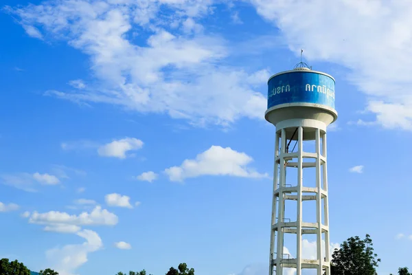 Tanque Agua Torre Hormigón Con Cielo Fondo —  Fotos de Stock