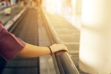 Korkuluk havaalanında üzerinde el.