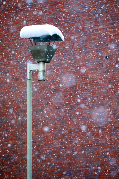 Padającego Śniegu Słupie Lampy Uliczne — Zdjęcie stockowe