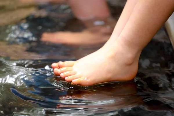 Fuß Heißem Wasser Einweichen — Stockfoto