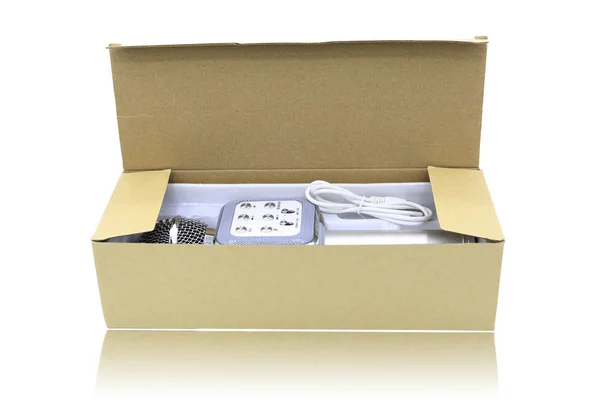 Картонная Бумажная Коробка Беспроводной Микрофон Изолированы Белом Фоне — стоковое фото