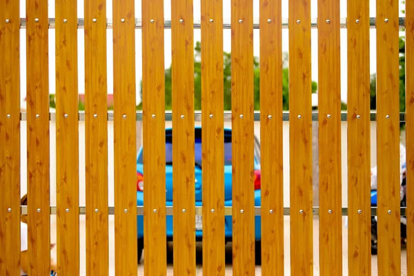 Holztür Und Gelenk Aus Edelstahl — Stockfoto