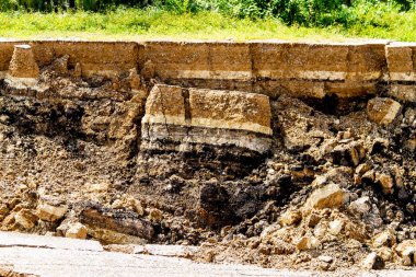 Toprak yol çöküşünden sonra Katmanlar