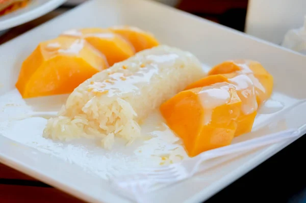 Mango Lepki Ryż Styl Tajski Tropikalny Deser Glutinous Ryżu Zjeść — Zdjęcie stockowe