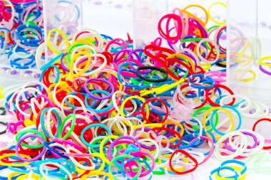 renkli elastik dokuma tezgâhı bantları renk tam masaya yakın çekim