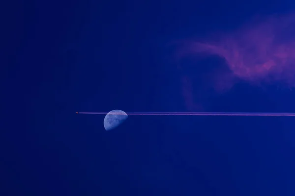 Літак Літає Високошвидкісний Прохід Місяця — стокове фото
