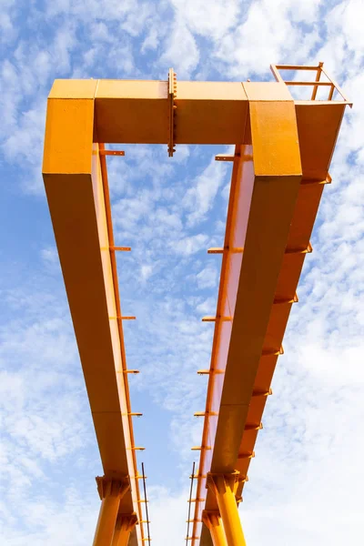 Gantry Kran Över Himlen Närbild — Stockfoto