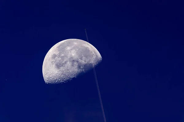 Avião Voar Alta Velocidade Passar Lua — Fotografia de Stock