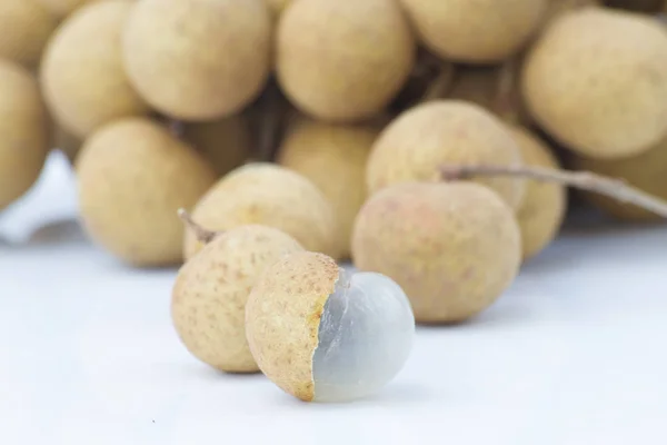 Ovoce Longan Pozadí Tabulky Bílé — Stock fotografie