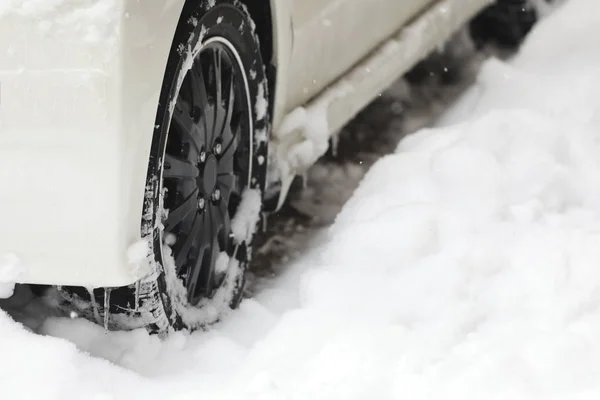 Hielo Nieve Neumático Neumáticos Coche Nieve Hielo Congelado Construir Arco —  Fotos de Stock