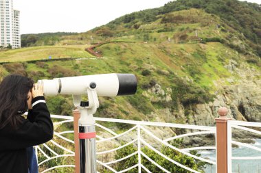 Dürbün. Turist için gözlem güverte üzerinde dürbün teleskop