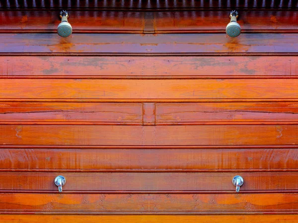 Duschkopf Auf Holz Wand Hintergrund — Stockfoto