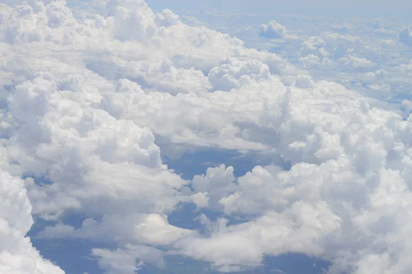 Cloudscape 青い空と白い雲 大規模な雲の形成 — ストック写真