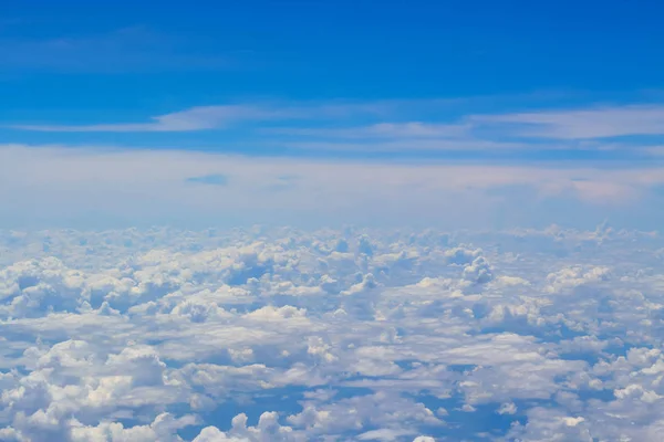 Cloudscape 青い空と白い雲 大規模な雲の形成 — ストック写真