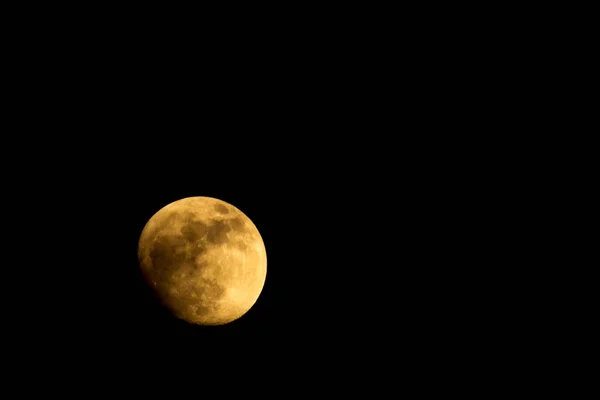 Hold Zár Megjelöl Sötét Éjszakában — Stock Fotó