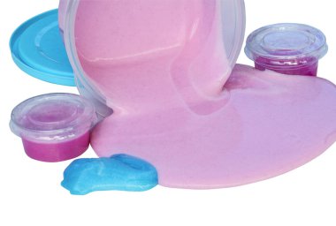 Beyaz arka plan üzerinde izole plastik kutusundan dışarı sümük sızıntısı.