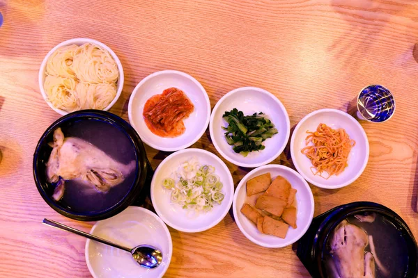 Sopa Frango Samgaetang Com Ginseng Comida Coreana Tradicional — Fotografia de Stock