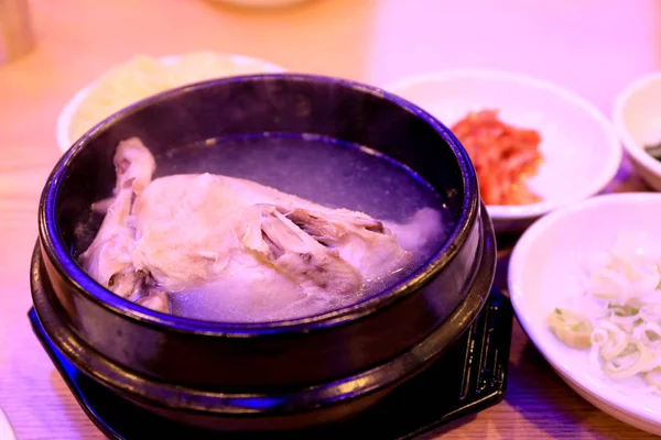 Samgaetang Sopa Pollo Con Ginseng Comida Coreana Tradicional —  Fotos de Stock