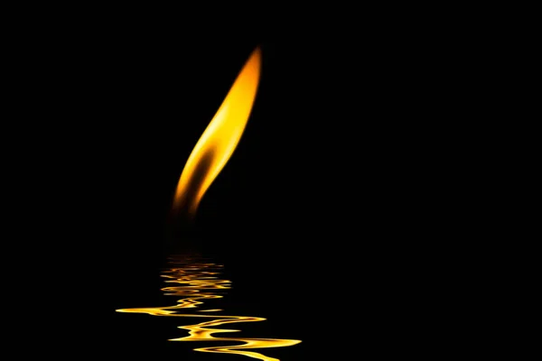 Light Candle Reflect Water Wave — Stock Photo, Image