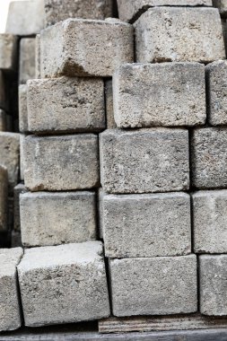 Eski tuğla blok yürüyüş yolu yapımı için kullanılan.