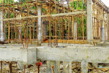 Ahşap inşaat desteğinde. Ahşap iskele