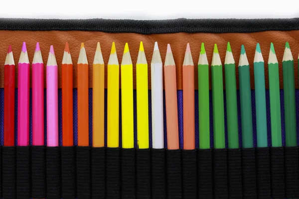 铅笔颜色或不同颜色的蜡笔 — 图库照片