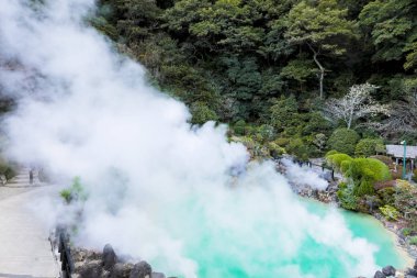 Umi Jigoku (deniz Hell) mavi su. Sekiz kaplıcalar birinde bulunan Beppu Oita, Japonya