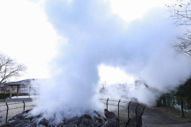 Bulunan Beppu, Oita, Kyushu, Japonya yerden dışarı-in sıcak buhar
