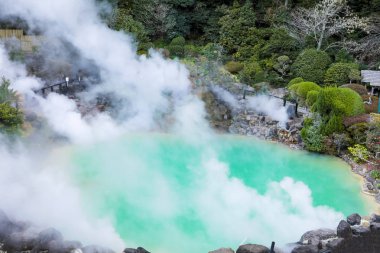 Umi Jigoku (deniz Hell) mavi su. Sekiz kaplıcalar birinde bulunan Beppu Oita, Japonya