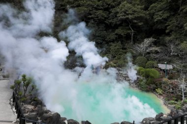 Umi Jigoku (deniz Hell) mavi su. Sekiz kaplıcalar birinde bulunan Beppu Oita, Japonya