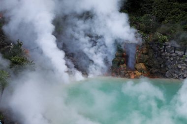 Umi Jigoku (deniz Hell) mavi su. Sekiz kaplıcalar birinde bulunan Beppu Oita, Japonya