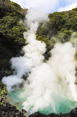 Umi Jigoku (deniz Hell) mavi su. Sekiz kaplıcalar birinde bulunan Beppu Oita, Japonya
