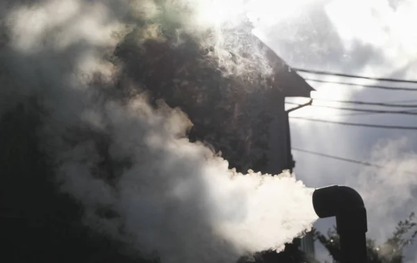 Vapor Quente Que Flui Para Fora Tubo — Fotografia de Stock