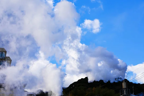 Het Ånga Tårar Skorstenen Från Varma Våren Badhus Beppu Oita — Stockfoto