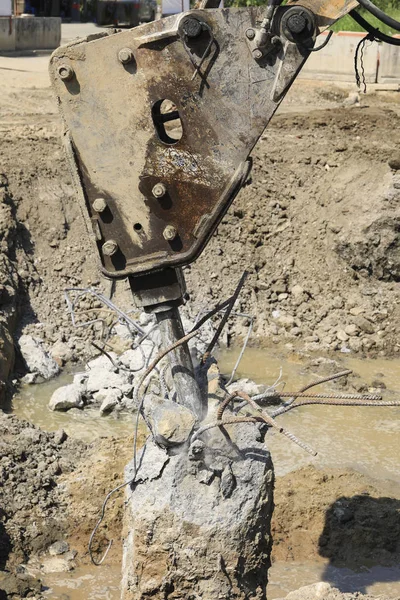 bore pile cut off machine breaking pile by breaker machine