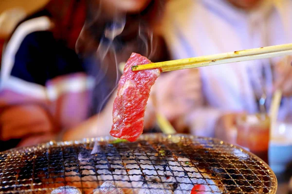 Carne Parrilla Japonesa Sobre Carbón Vegetal Estufa — Foto de Stock