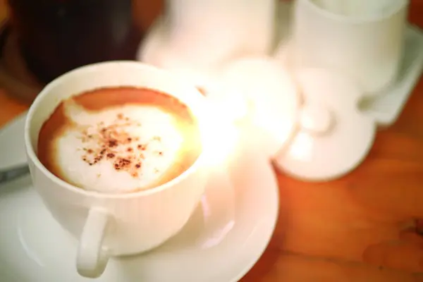 Tasse Kaffee Auf Dem Holztisch — Stockfoto