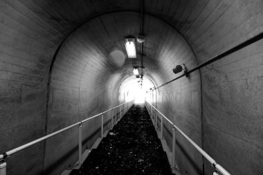 Sonunda ışık ile Tünel