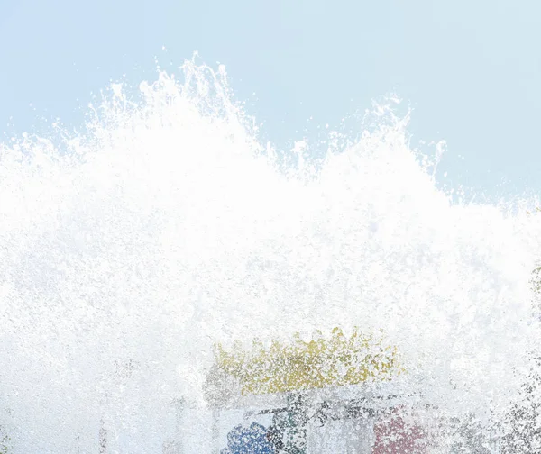 Wasser breitet sich für Hintergrund aus — Stockfoto