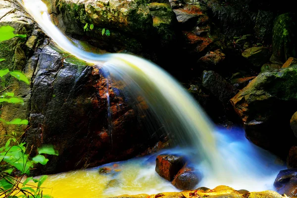 苏梅伊瀑布 ： 坦鲁亚瀑布在科苏梅岛， 苏拉特比里 — 图库照片