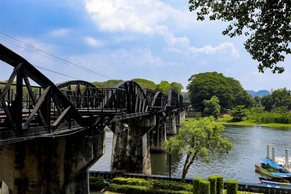 Brücke über den Fluss kwai, Provinz Kanchanaburi, Thailand. — Stockfoto
