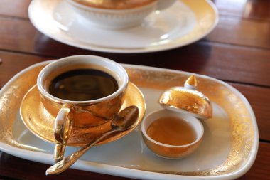 Kopi luwak veya misk kahvesi, kısmen di içeren kahve