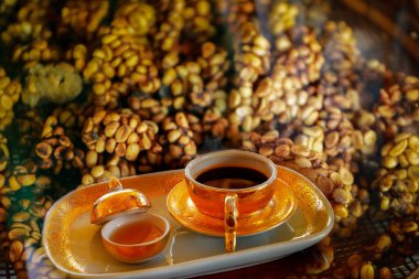 Kopi luwak veya misk kahvesi, kısmen di içeren kahve