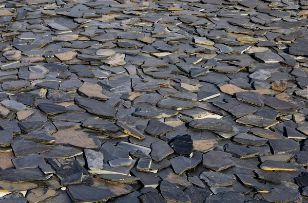 Kamień łupkowy na podłodze: jednorodna skała metamorficzna pochodząca z — Zdjęcie stockowe