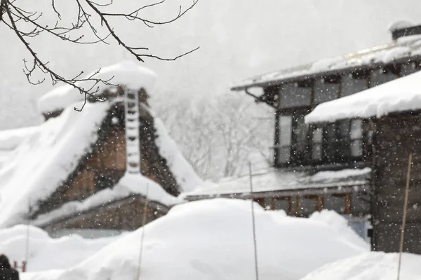 Shirakawago w śniegu spada dzień: wieś znajduje się w ono dis — Zdjęcie stockowe