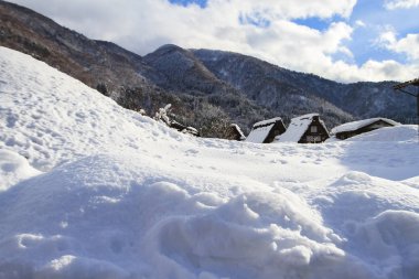 kar düşen gün shirakawago 