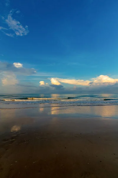 Vista tropical da paisagem marinha pela manhã, Tailândia — Fotografia de Stock