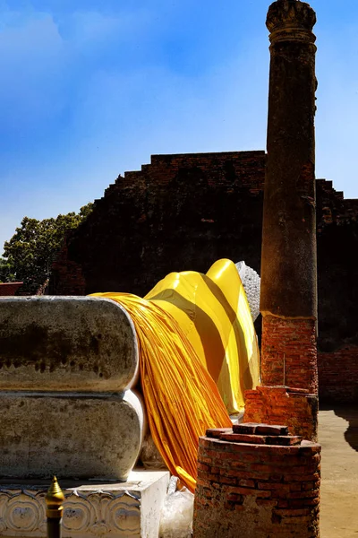 Estatua de buda dormida en la provincia de Ayutthaya, Tailandia — Foto de Stock